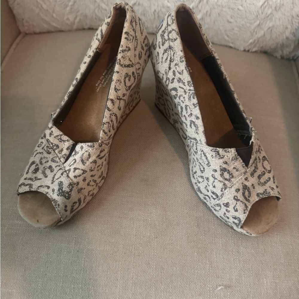 Toms Women's Peep-Toe Wedges - Black and Cream
